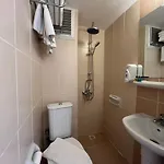 Status 2* فتحية
