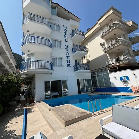 Status Hotel 2*