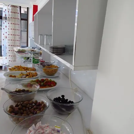 Otel Status 2*