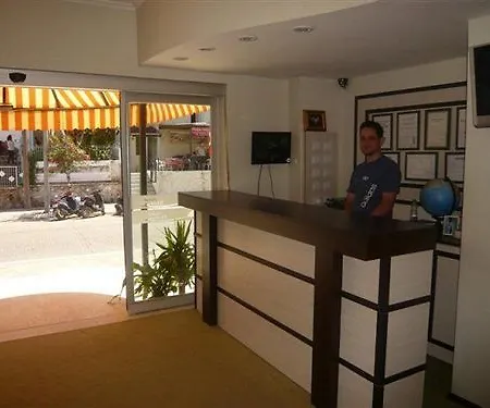 Status Hotel