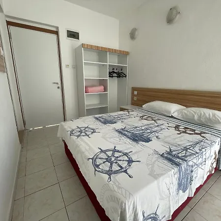 Status Hotel
